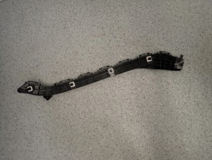 TOYOTA AURIS II 13-18 KOMBI ŚLIZG ZDERZAKA TYLNY LEWY 5/8 MINIATURA