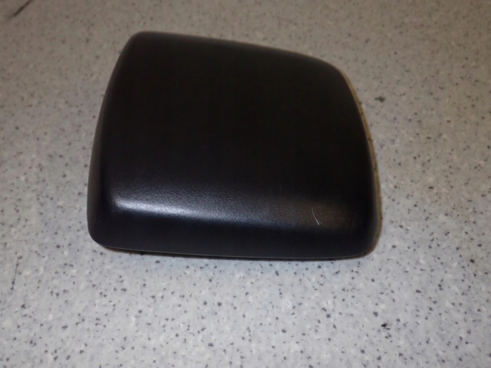 SUZUKI GRAND VITARA II 05- PODŁOKIETNIK POKRYWKA SCHOWKA 3/7