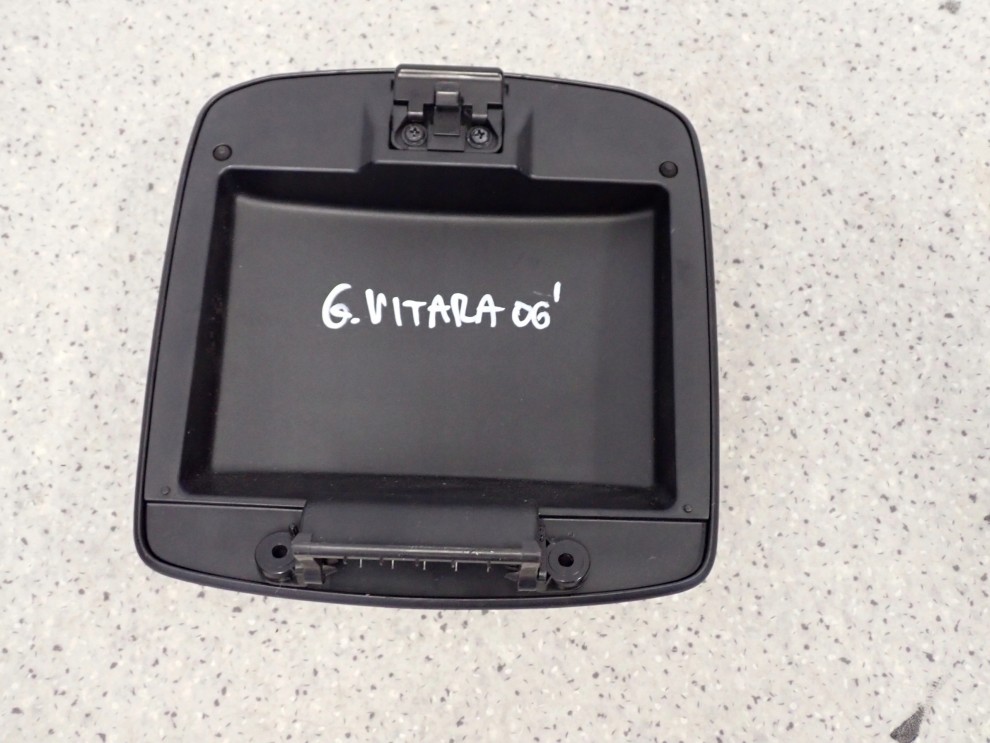 SUZUKI GRAND VITARA II 05- PODŁOKIETNIK POKRYWKA SCHOWKA 5/7