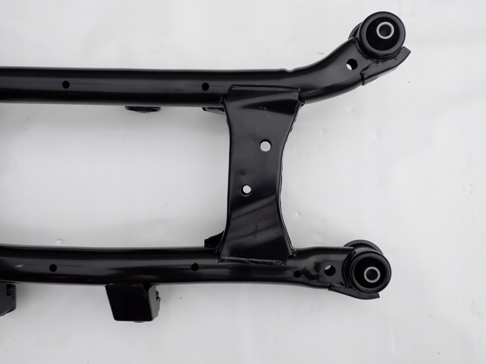 HYUNDAI TUCSON KIA SPORTAGE 04-10 4WD BELKA ZAWIESZENIA TYŁ 3/8