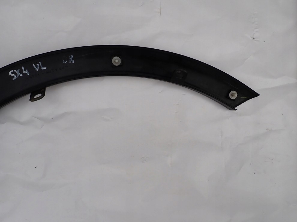 SUZUKI SX4 06-12 LISTWA BŁOTNIKA PRZEDNIA LEWA 8/10