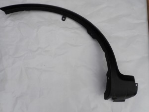 SUZUKI SX4 06-12 LISTWA BŁOTNIKA PRZEDNIA LEWA