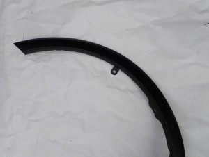 SUZUKI SX4 06-12 LISTWA BŁOTNIKA PRZEDNIA LEWA 4/10 MINIATURA