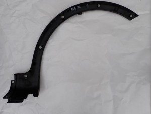 SUZUKI SX4 06-12 LISTWA BŁOTNIKA PRZEDNIA LEWA 6/10 MINIATURA