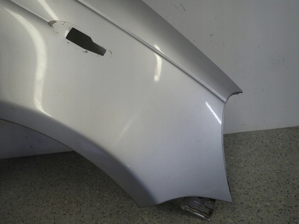 TOYOTA YARIS I 99-05 BŁOTNIK PRZEDNI PRAWY 1E7 2/11