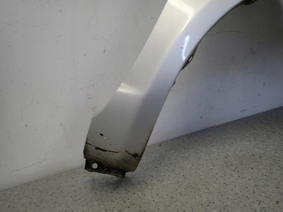 TOYOTA YARIS I 99-05 BŁOTNIK PRZEDNI PRAWY 1E7 6/11