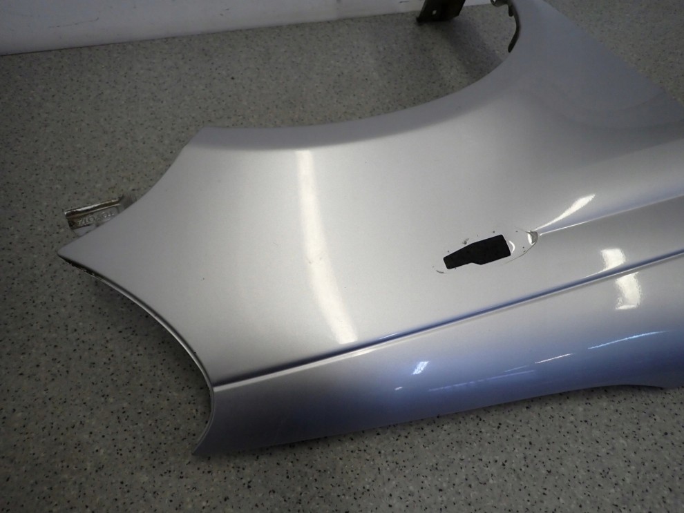 TOYOTA YARIS I 99-05 BŁOTNIK PRZEDNI PRAWY 1E7 7/11