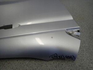 TOYOTA YARIS I 99-05 BŁOTNIK PRZEDNI PRAWY 1E7 8/11 MINIATURA