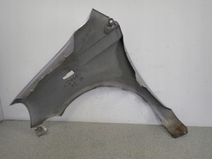 TOYOTA YARIS I 99-05 BŁOTNIK PRZEDNI PRAWY 1E7 9/11 MINIATURA