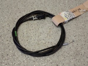 TOYOTA YARIS II 06- LINKA KLAPKI PALIWA Z ZAMKIEM 2/5 MINIATURA