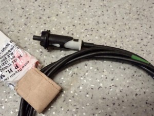 TOYOTA YARIS II 06- LINKA KLAPKI PALIWA Z ZAMKIEM 5/5 MINIATURA