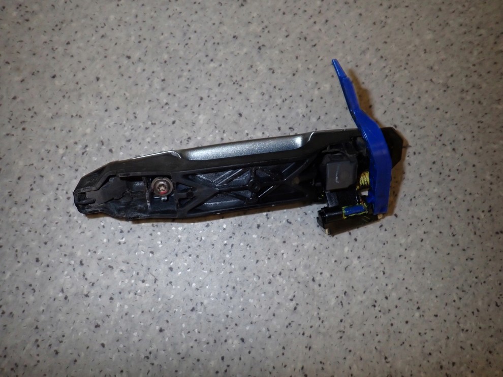 TOYOTA YARIS II 06-11 KLAMKA DRZWI TYLNA LEWA 6/8