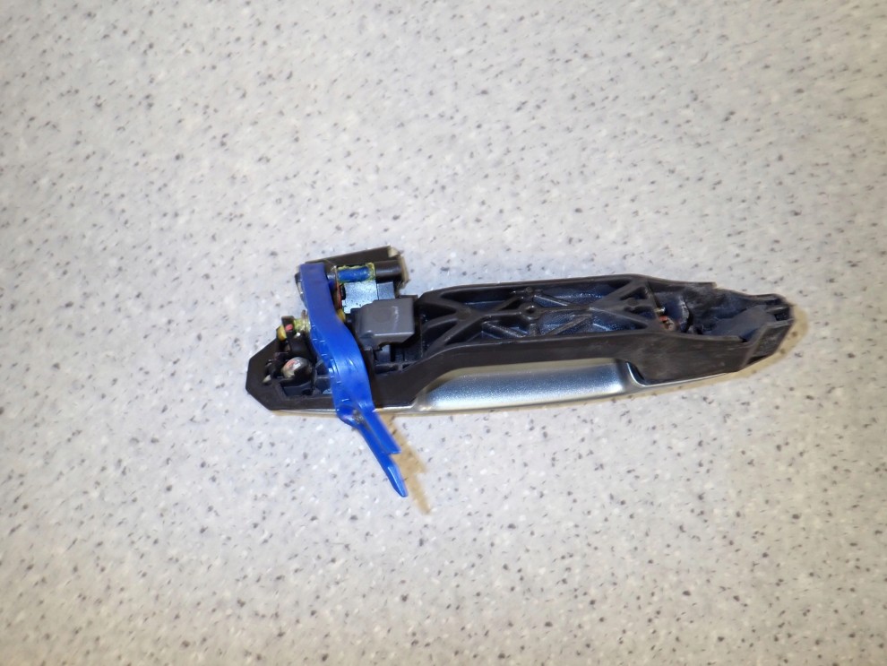 TOYOTA YARIS II 06-11 KLAMKA DRZWI TYLNA LEWA 8/8