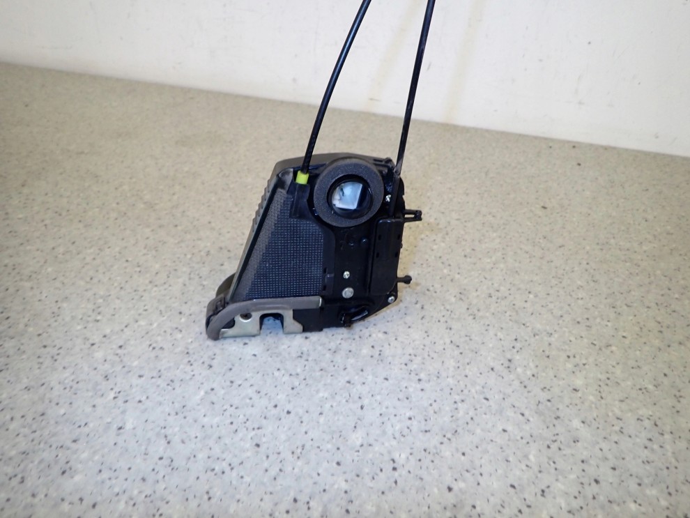 TOYOTA YARIS II 06-11 ZAMEK DRZWI TYLNY LEWY 2/8