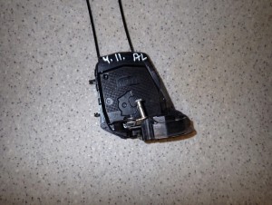 TOYOTA YARIS II 06-11 ZAMEK DRZWI TYLNY LEWY 7/8 MINIATURA