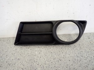 TOYOTA COROLLA VERSO 04-07 KRATKA ZAŚLEPKA HALOGENU LEWA