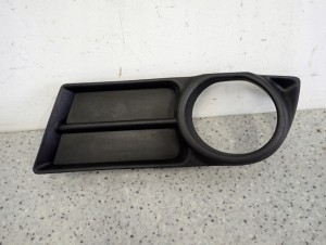 TOYOTA COROLLA VERSO 04-07 KRATKA ZAŚLEPKA HALOGENU LEWA 3/6 MINIATURA