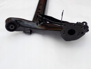 MAZDA 2 II DE 07-15 BELKA TYLNA ZAWIESZENIA TYŁ 5/8 MINIATURA