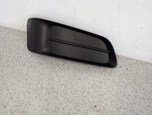 TOYOTA COROLLA VERSO 07- KRATKA ZAŚLEPKA HALOGENU PRAWA