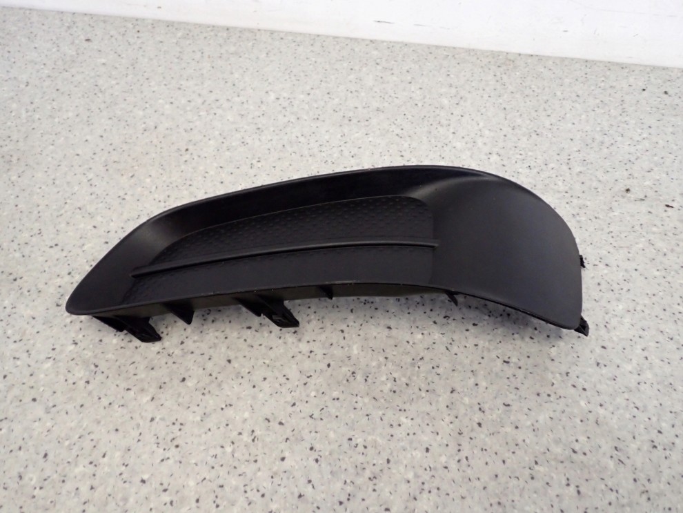 TOYOTA COROLLA VERSO 07- KRATKA ZAŚLEPKA HALOGENU LEWA 5/8