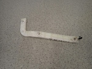 GRAND VITARA II 5d 06 - ŚLIZG ZDERZAKA TYLNY LEWY 3/5 MINIATURA