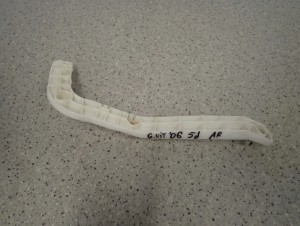 GRAND VITARA II 5d 06 - ŚLIZG ZDERZAKA TYLNY PRAWY 3/7 MINIATURA