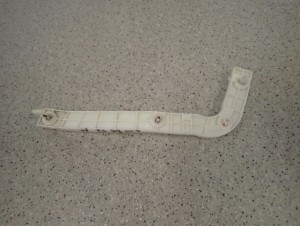 GRAND VITARA II 5d 06 - ŚLIZG ZDERZAKA TYLNY PRAWY 4/7 MINIATURA