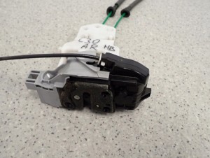 HYUNDAI i30 HB 07-12 ZAMEK DRZWI TYLNY PRAWY 8/9 MINIATURA