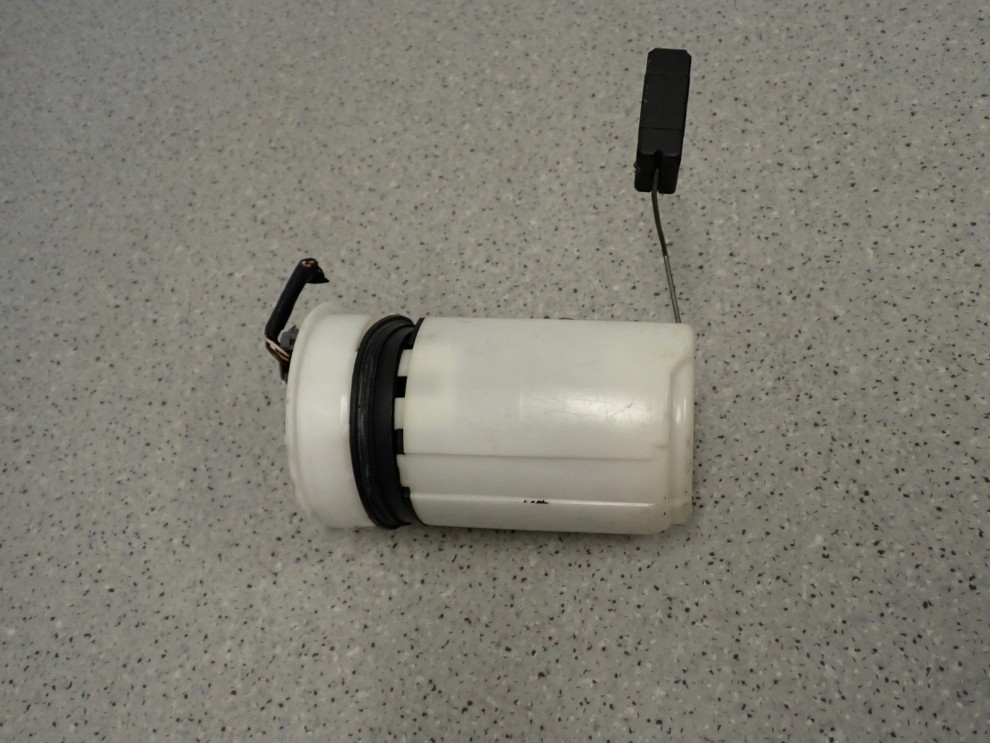 MITSUBISHI SPACE STAR BENZYNA 98- POMPA PALIWA PŁYWAK 5/7