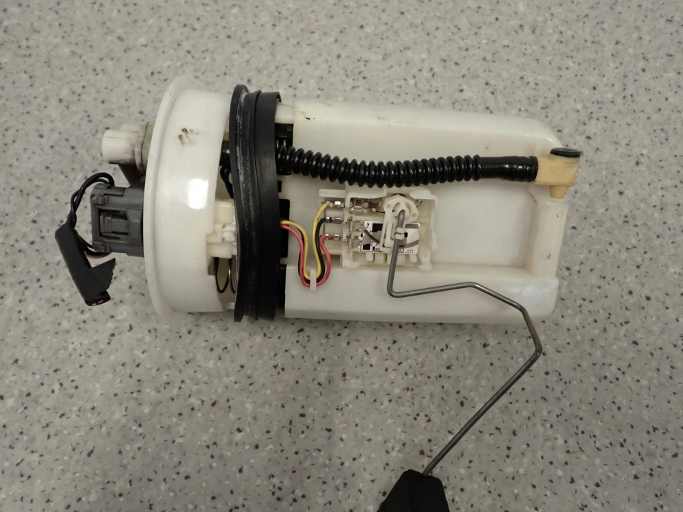 MITSUBISHI SPACE STAR BENZYNA 98- POMPA PALIWA PŁYWAK 7/7