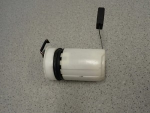 MITSUBISHI SPACE STAR BENZYNA 98- POMPA PALIWA PŁYWAK 5/7 MINIATURA