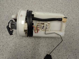 MITSUBISHI SPACE STAR BENZYNA 98- POMPA PALIWA PŁYWAK 7/7 MINIATURA