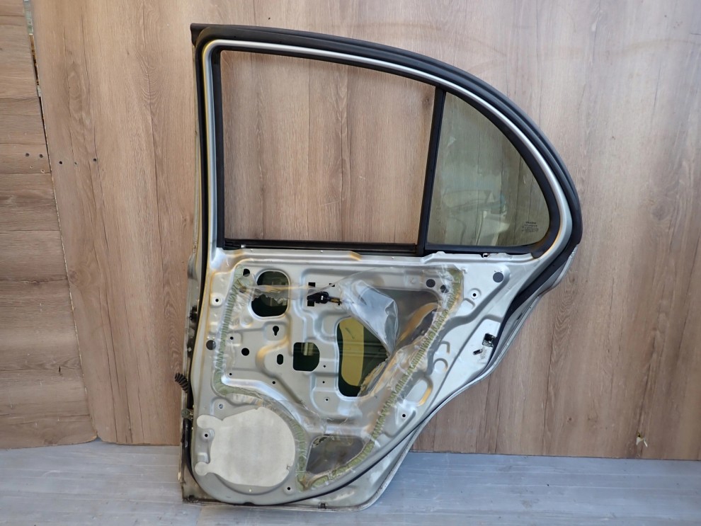 NISSAN MICRA K12 03-10 5d DRZWI TYLNE PRAWE KY0 9/10