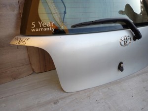 TOYOTA YARIS FR 99-05 KLAPA BAGAŻNIKA SZYBA 1E7 13/16 MINIATURA