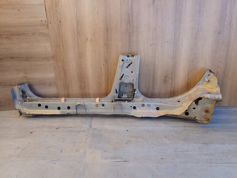 TOYOTA YARIS II 5d 06-11 PRÓG PRAWY 10/12