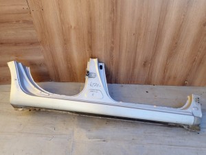 TOYOTA YARIS II 5d 06-11 PRÓG PRAWY