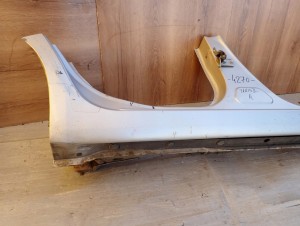 TOYOTA YARIS II 5d 06-11 PRÓG PRAWY 6/12 MINIATURA