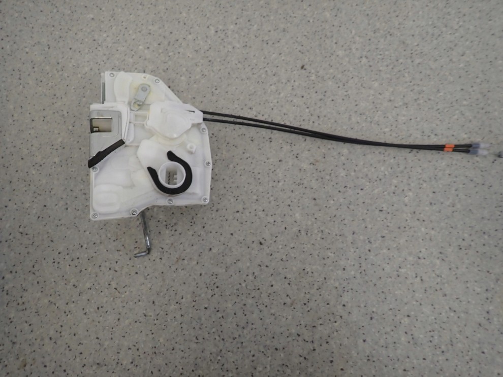 SUZUKI SX4 S-CROSS 13-16 ZAMEK DRZWI PRZEDNI PRAWY 3/5