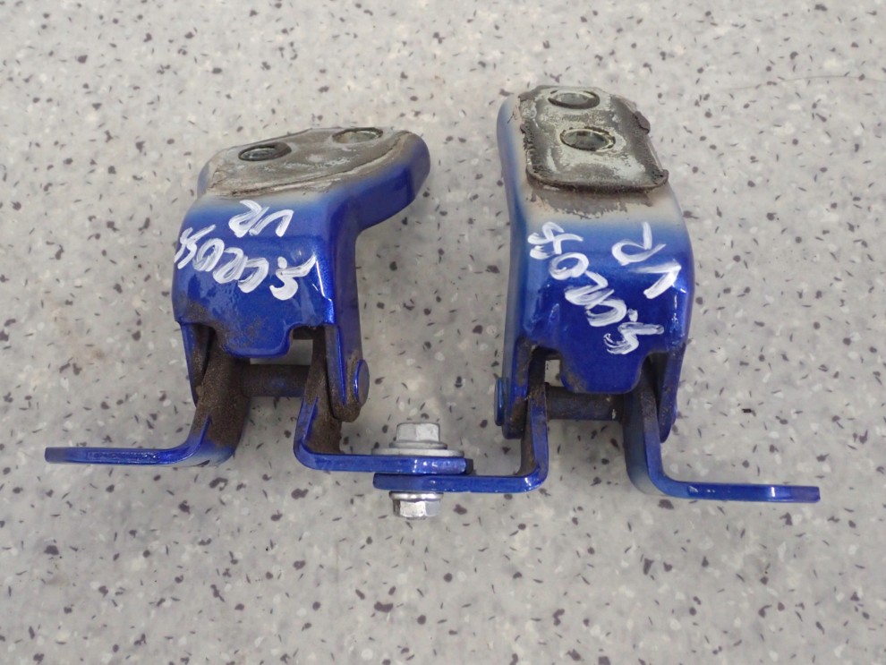 SUZUKI SX4 S-CROSS 13-21 ZAWIASY DRZWI PRZEDNICHH PRAWYCH ZUM 1/4