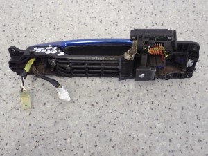 SUZUKI SX4 S-CROSS 13-21 KLAMKA DRZWI PRZEDNICHH PRAWYCH ZUM 5/5 MINIATURA