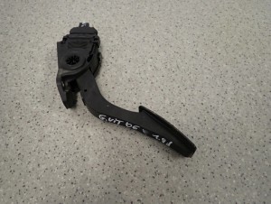 GRAND VITARA II 06- PEDAŁ GAZU EUROPA 15900-65J02 4/8 MINIATURA