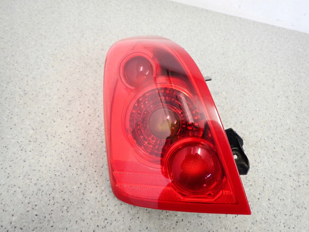 NISSAN PRIMERA 02-07 P12 HB 5D LAMPA TYLNA LEWA 3/6