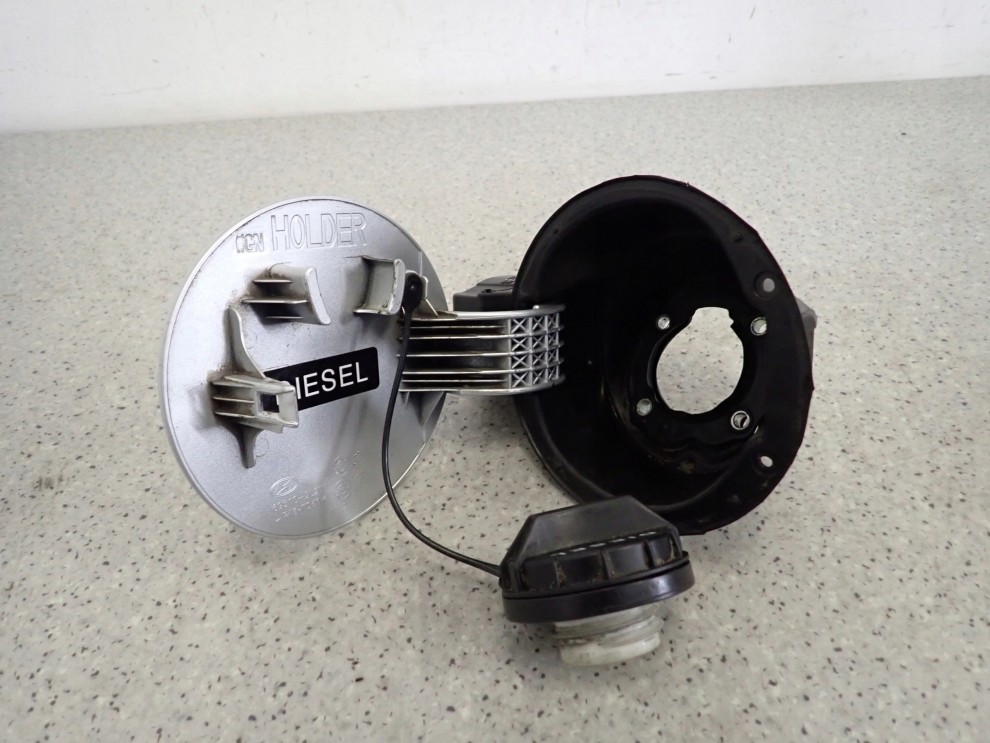 HYUNDAI i30 07-11 KLAPKA WLEWU PALIWA 2R 6/6