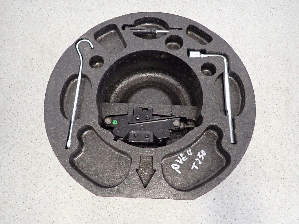 CHEVROLET AVEO T250 07- WKŁAD KOŁA ZAPASOWEGO LEWAREK PODNOŚNIK KLUCZ 1/3