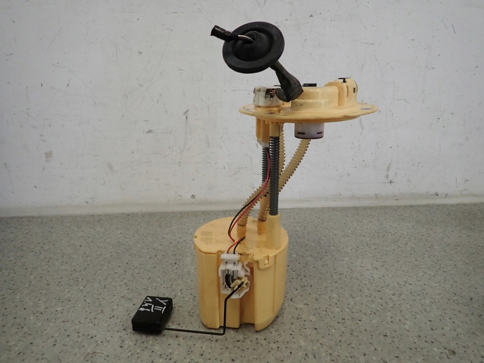 TOYOTA YARIS II 1.4 D4D 06-09 CZUJNIK POZIOMU PALIWA 3/5