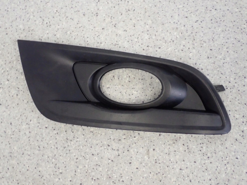 MAZDA3 MAZDA 3 BK HB 06-08 ZAŚLEPKA HALOGENU PRAWA KRATKA RAMKA 1/6