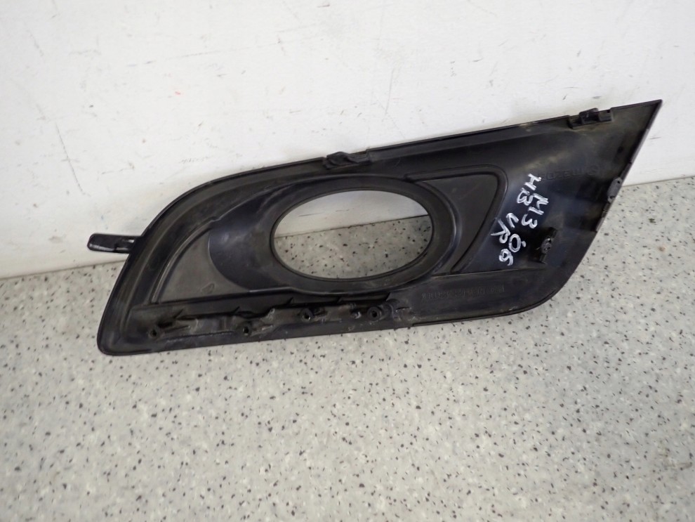 MAZDA3 MAZDA 3 BK HB 06-08 ZAŚLEPKA HALOGENU PRAWA KRATKA RAMKA 4/6