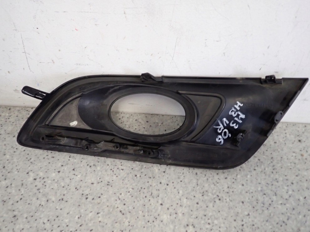 MAZDA3 MAZDA 3 BK HB 06-08 ZAŚLEPKA HALOGENU PRAWA KRATKA RAMKA 5/6