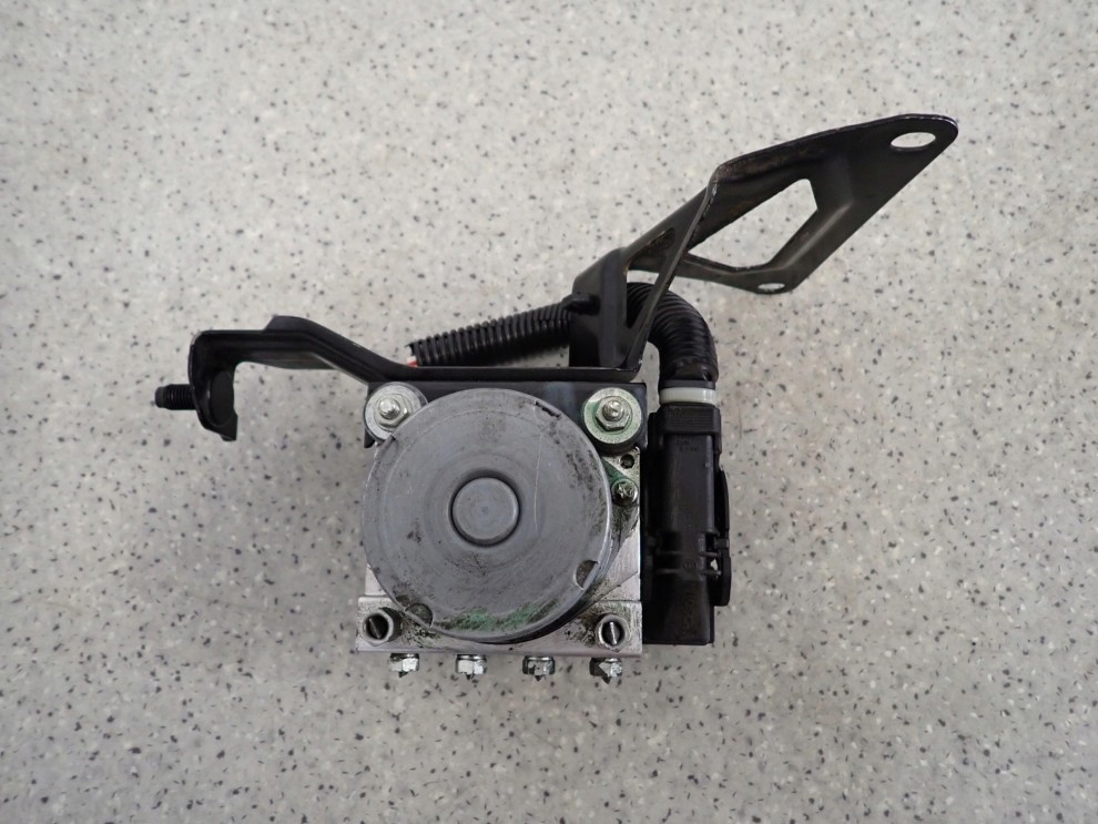 SUBARU FORESTER II 2.0i 02-07 POMPA ABS 3/5