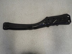 TOYOTA AVENSIS T22 97-02 BELKA ZAWIESZENIA WZDŁUŻNA